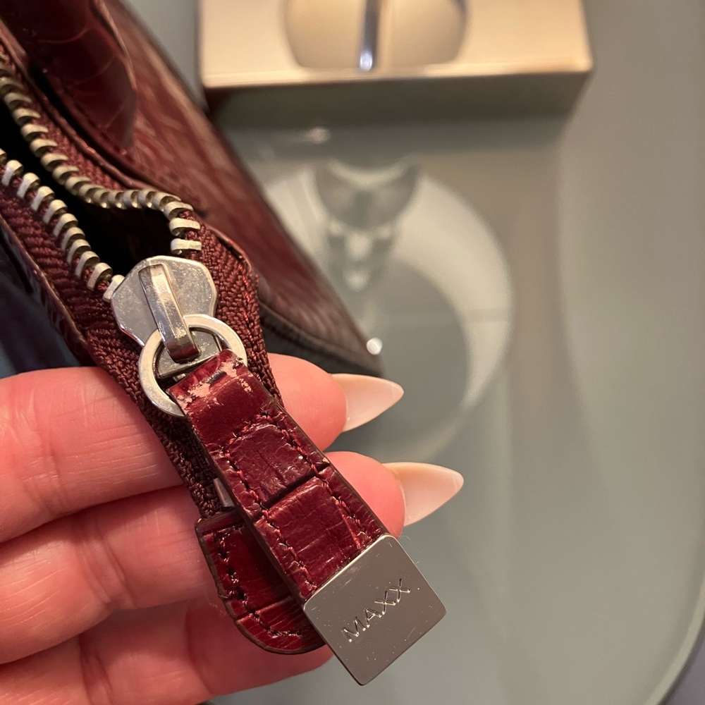 Maxx New York hand bag, lightly used. No flaws. - Picture 5 of 7